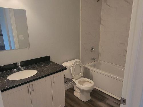 417-501 Frontenac St, Kingston, ON - Indoor Photo Showing Bathroom