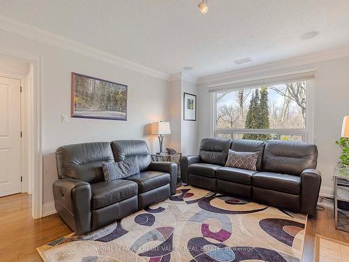31 Curtis Dr, Brampton, ON - Indoor Photo Showing Living Room