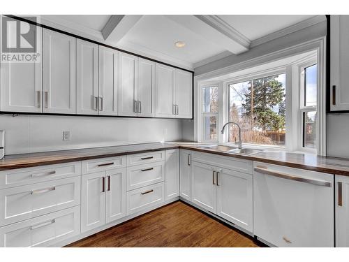 2635 Hammond Avenue, Prince George, BC - Indoor Photo Showing Kitchen
