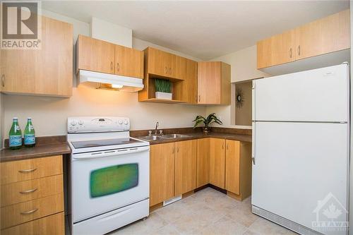3665 Aladdin Lane, Ottawa, ON - Indoor Photo Showing Kitchen With Double Sink