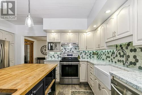 27 Bloor Street, Capreol, ON - Indoor Photo Showing Kitchen With Upgraded Kitchen
