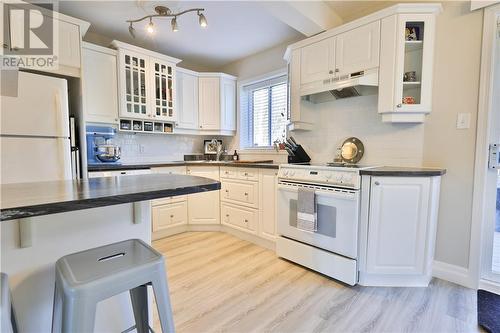 140 Eaglestone, Sudbury, ON - Indoor Photo Showing Kitchen