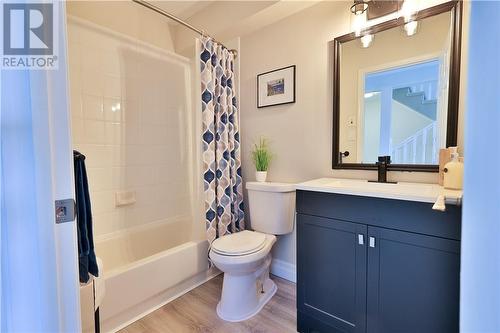 140 Eaglestone, Sudbury, ON - Indoor Photo Showing Bathroom