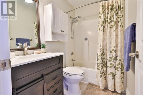 140 Eaglestone, Sudbury, ON - Indoor Photo Showing Bathroom
