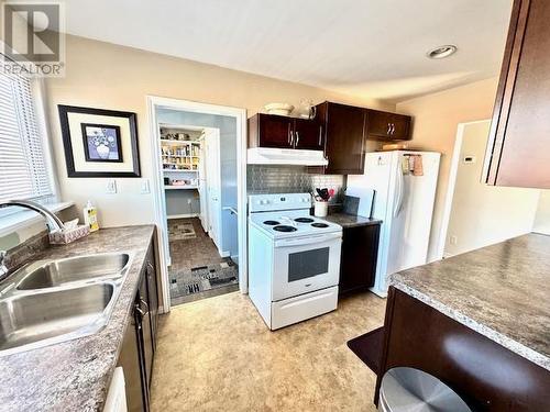 123 Churchill Ave, Wawa, ON - Indoor Photo Showing Kitchen With Double Sink