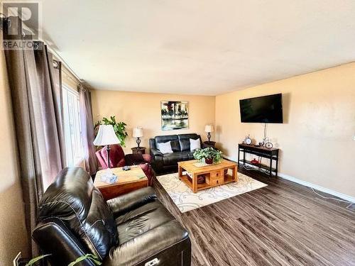 123 Churchill Ave, Wawa, ON - Indoor Photo Showing Living Room