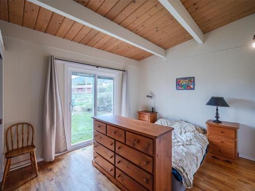 303 Hyslop Drive, Penticton, BC - Indoor Photo Showing Bedroom