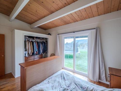 303 Hyslop Drive, Penticton, BC - Indoor Photo Showing Bedroom