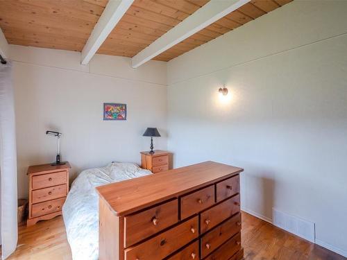 303 Hyslop Drive, Penticton, BC - Indoor Photo Showing Bedroom