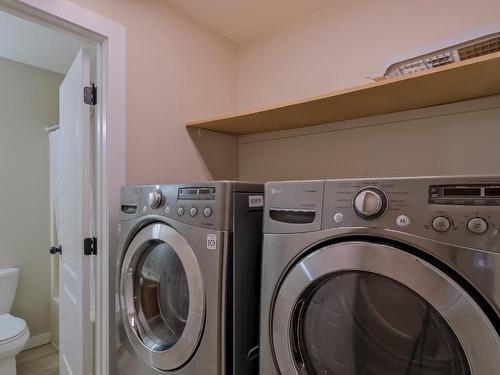 2273 Shannon Ridge Drive, West Kelowna, BC - Indoor Photo Showing Laundry Room