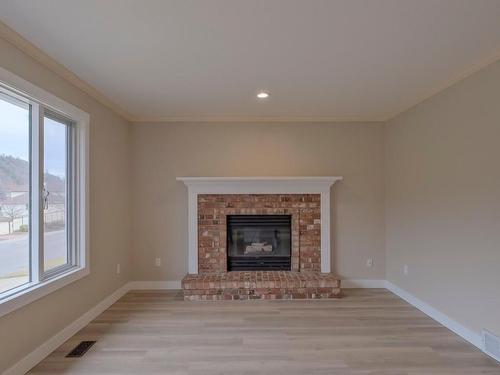 2273 Shannon Ridge Drive, West Kelowna, BC - Indoor Photo Showing Living Room With Fireplace