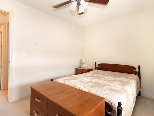 219-555 Houghton Road, Kelowna, BC - Indoor Photo Showing Bedroom