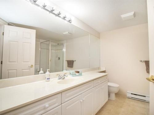 219-555 Houghton Road, Kelowna, BC - Indoor Photo Showing Bathroom
