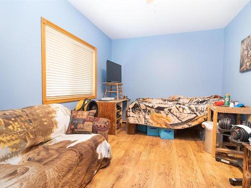 1542 Belgo Road, Kelowna, BC - Indoor Photo Showing Bedroom