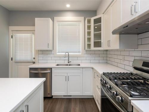 8-1910 11 Avenue, Salmon Arm, BC - Indoor Photo Showing Kitchen With Double Sink With Upgraded Kitchen