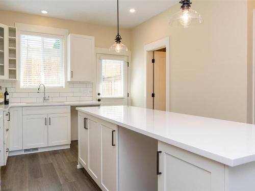 6-1910 11 Avenue, Salmon Arm, BC - Indoor Photo Showing Kitchen