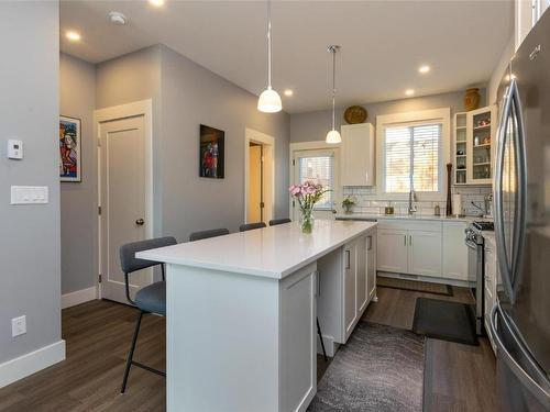 4-1910 11 Avenue, Salmon Arm, BC - Indoor Photo Showing Kitchen With Upgraded Kitchen