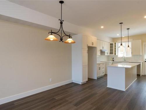 12-1910 11 Avenue, Salmon Arm, BC - Indoor Photo Showing Kitchen