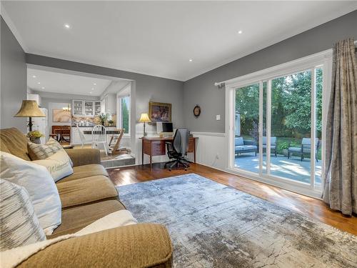 17 Bal Harbour Drive, Grimsby, ON - Indoor Photo Showing Living Room