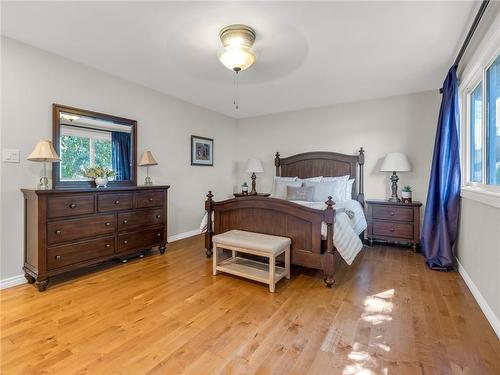 17 Bal Harbour Drive, Grimsby, ON - Indoor Photo Showing Bedroom
