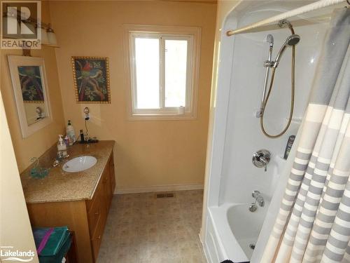 85 Crystal Heights Crescent, Kinmount, ON - Indoor Photo Showing Bathroom
