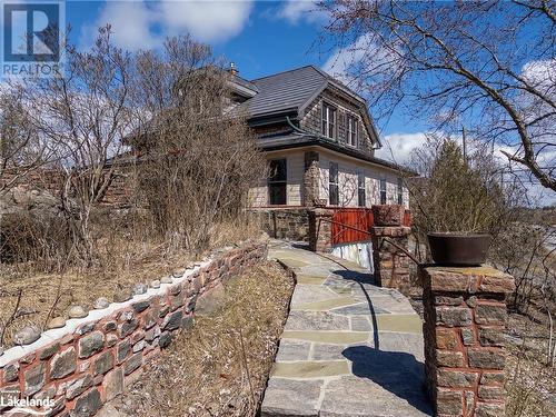 pathway to front - 945 Riverside Drive, Wallbridge, ON - Outdoor