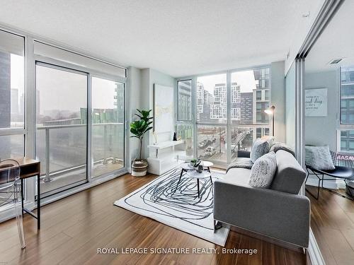 607-85 Queens Wharf Rd, Toronto, ON - Indoor Photo Showing Living Room