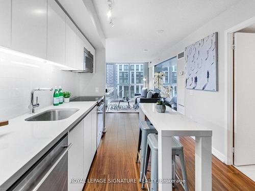 607-85 Queens Wharf Rd, Toronto, ON - Indoor Photo Showing Kitchen With Upgraded Kitchen