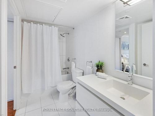 607-85 Queens Wharf Rd, Toronto, ON - Indoor Photo Showing Bathroom