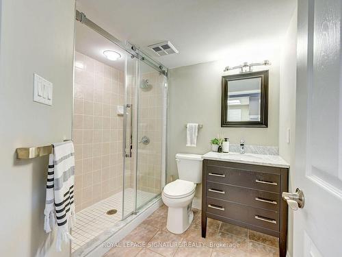 419-900 Bogart Mill Tr, Newmarket, ON - Indoor Photo Showing Bathroom