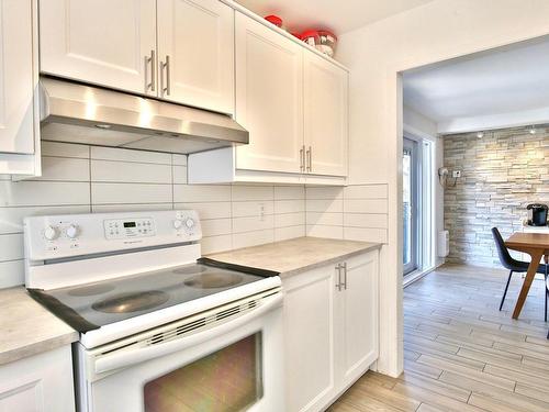 Cuisine - 7097 Rue Louis-Hébert, Longueuil (Saint-Hubert), QC - Indoor Photo Showing Kitchen