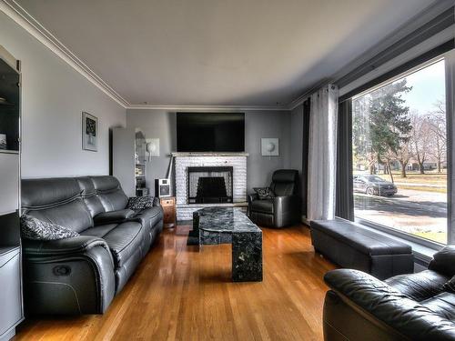 Salon - 385 Rue Jean-De Brébeuf, Saint-Jean-Sur-Richelieu, QC - Indoor Photo Showing Living Room With Fireplace