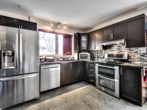 Cuisine - 385 Rue Jean-De Brébeuf, Saint-Jean-Sur-Richelieu, QC - Indoor Photo Showing Kitchen With Upgraded Kitchen