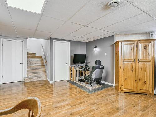 Salle familiale - 17750 Rue Notre-Dame, Mirabel, QC - Indoor