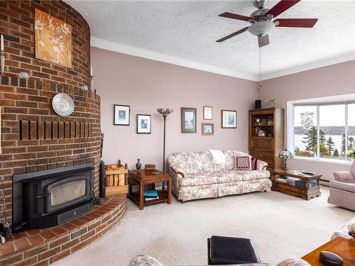 141 Thulin St South, Campbell River, BC - Indoor Photo Showing Living Room With Fireplace