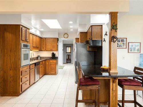 141 Thulin St South, Campbell River, BC - Indoor Photo Showing Kitchen