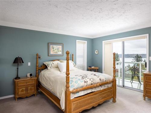 141 Thulin St South, Campbell River, BC - Indoor Photo Showing Bedroom