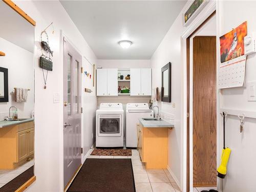 141 Thulin St South, Campbell River, BC - Indoor Photo Showing Laundry Room