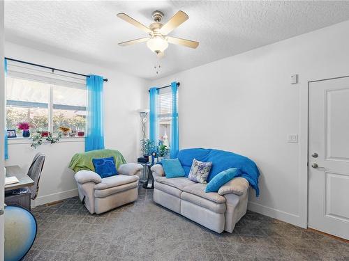 47 Storrie Rd, Campbell River, BC - Indoor Photo Showing Living Room