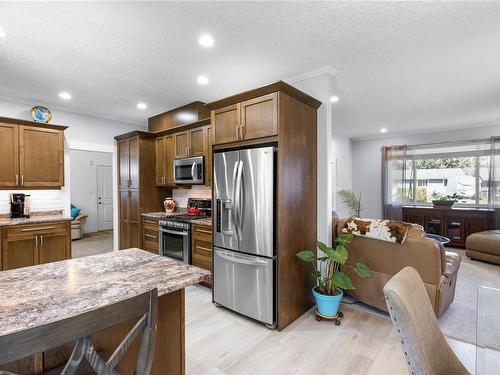 47 Storrie Rd, Campbell River, BC - Indoor Photo Showing Kitchen