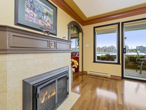 103-55 Songhees Rd, Victoria, BC - Indoor Photo Showing Living Room With Fireplace
