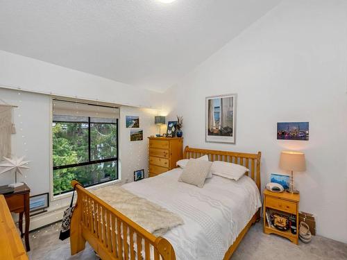 415-1009 Mckenzie Ave, Saanich, BC - Indoor Photo Showing Bedroom
