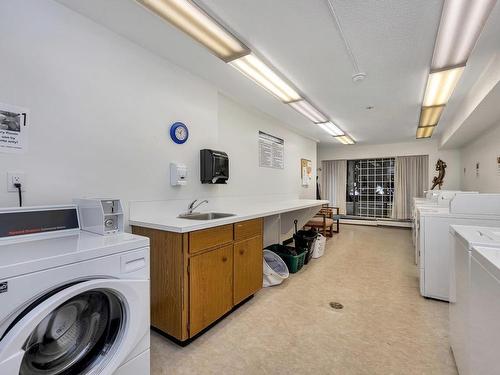 415-1009 Mckenzie Ave, Saanich, BC - Indoor Photo Showing Laundry Room