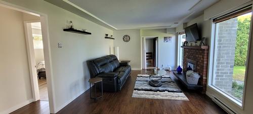 3967 Selkirk Ave, Powell River, BC 
