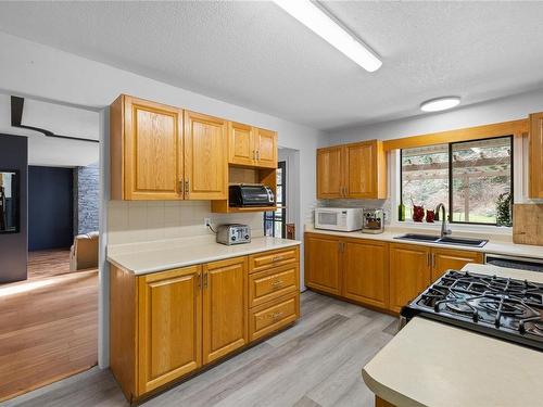 1380 Dobson Rd, Errington, BC - Indoor Photo Showing Kitchen With Double Sink