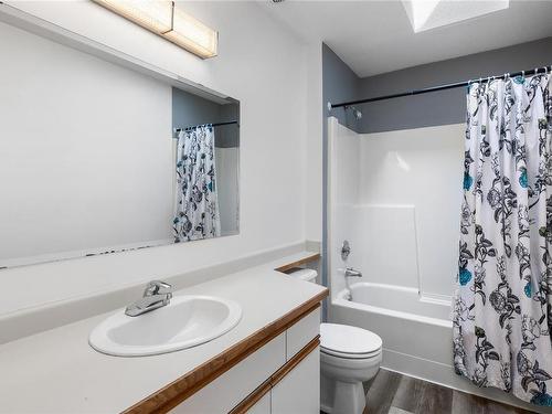1380 Dobson Rd, Errington, BC - Indoor Photo Showing Bathroom