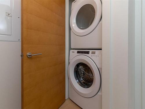 711-989 Johnson St, Victoria, BC - Indoor Photo Showing Laundry Room