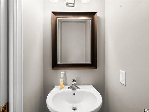 466 Heather Pl, Parksville, BC - Indoor Photo Showing Bathroom