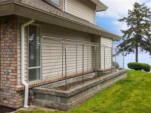466 Heather Pl, Parksville, BC - Outdoor With Exterior