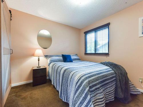 2513 Dartmouth Drive, Penticton, BC - Indoor Photo Showing Bedroom